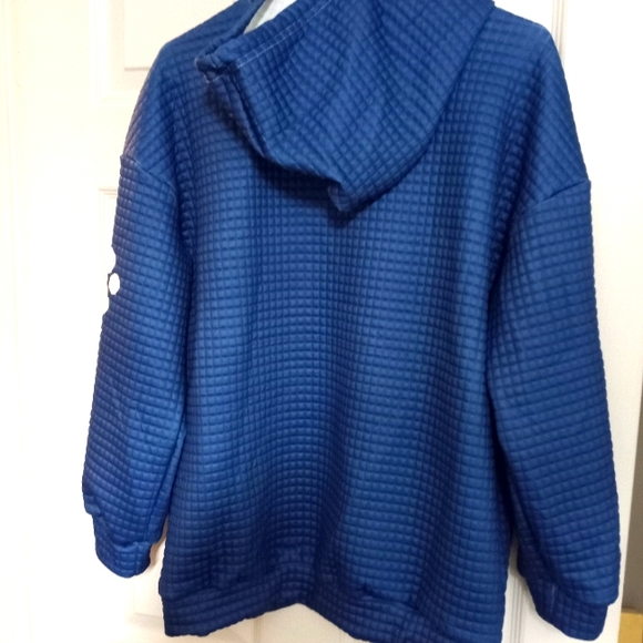 Ladies top - Picture 2 of 3